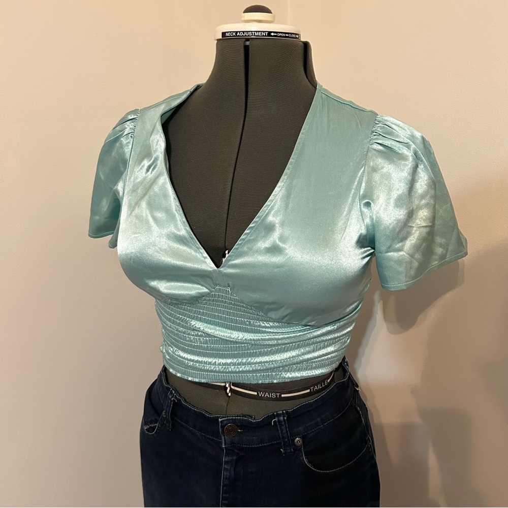 Guess silky aqua crop top size XS - Picture 1 of 7